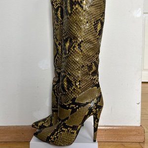 SAINT LAURENT Abbey Boots in Beige Python
